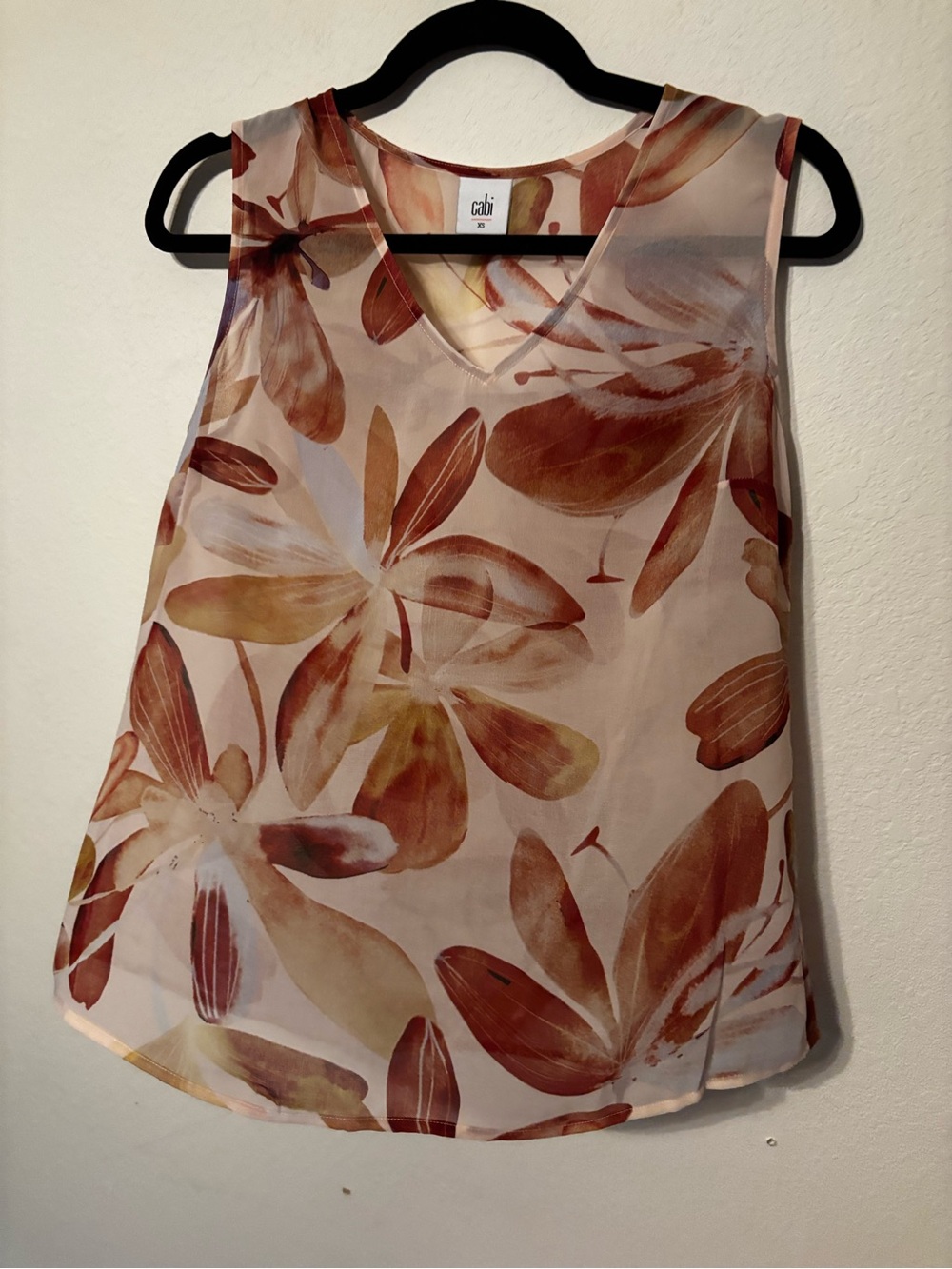 Cabi Floral Print Sleeveless Top XS Cream Rust Watercolor V-Neck Chiffon Boho